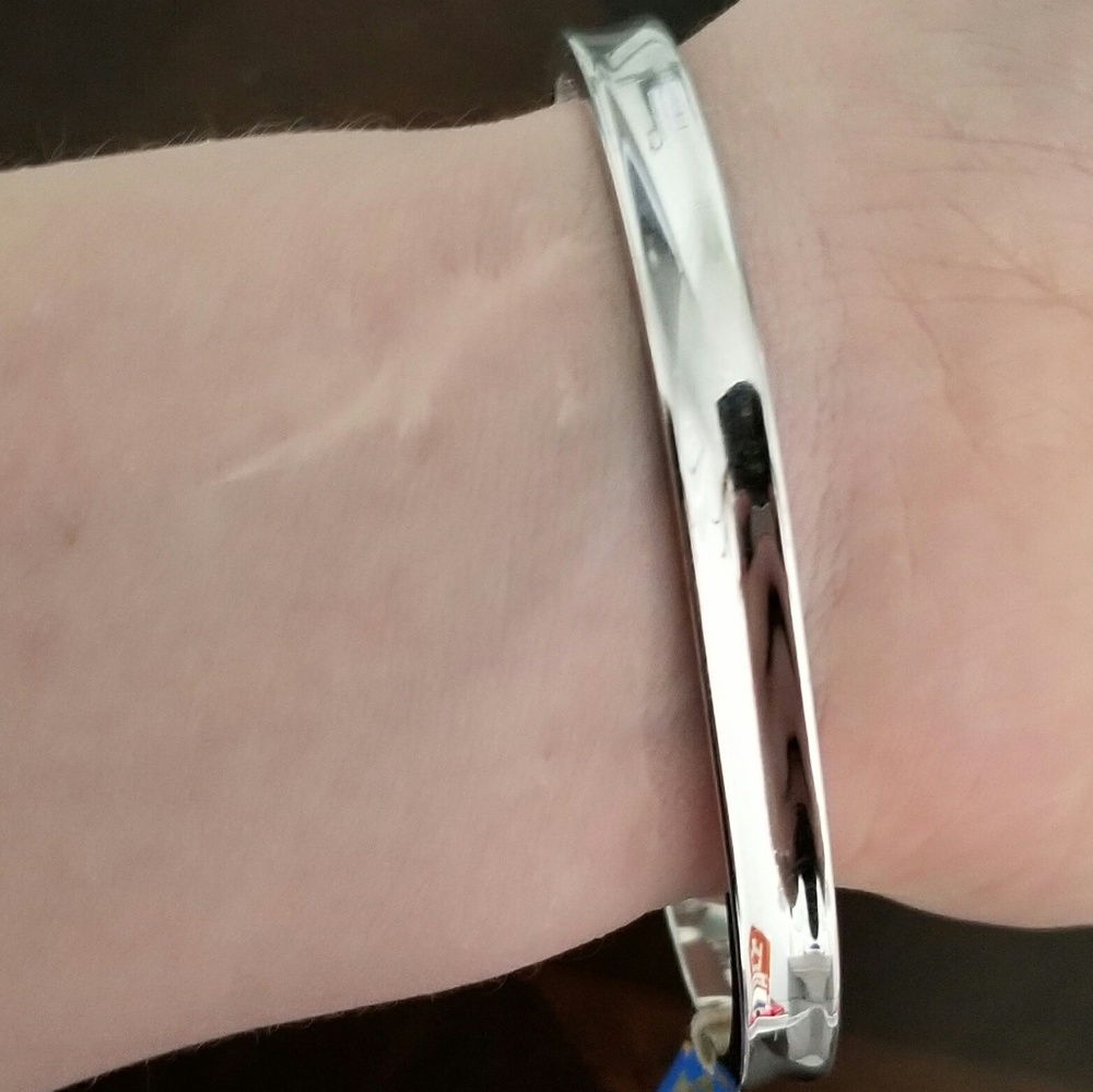 NWT Silver Design Bangle Bracelet - Picture 2 of 2